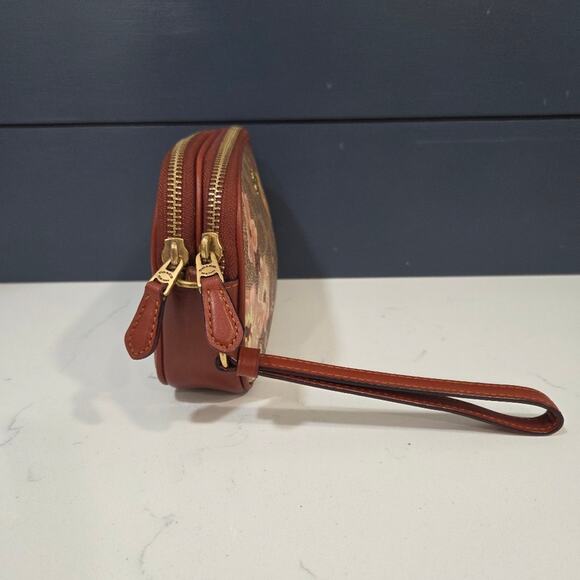 Coach Prairie Signature Sadie Bag Wristlet Double Zip Closure Gold Tone Hardware - Picture 2 of 15